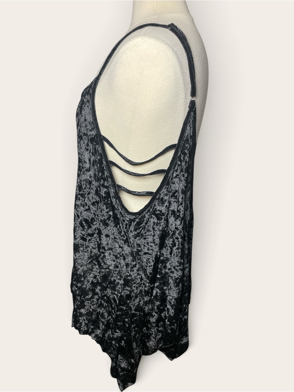 POL Large Black Crushed Velvet Strappy Side V Neck Handkerchief Hem Tank Top - Picture 3 of 8